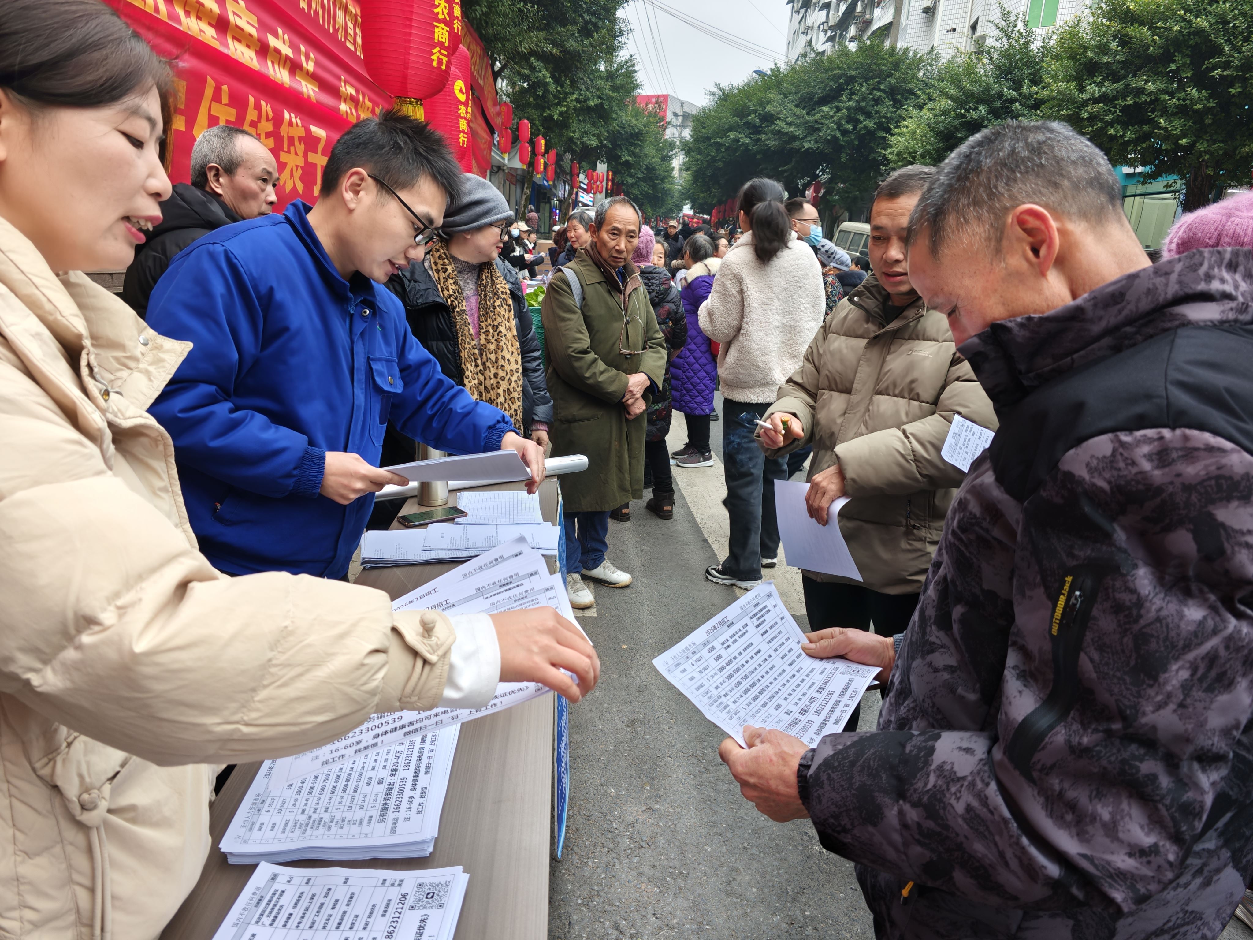 李市镇举办2026年春风行动暨就业援助季专场招聘会