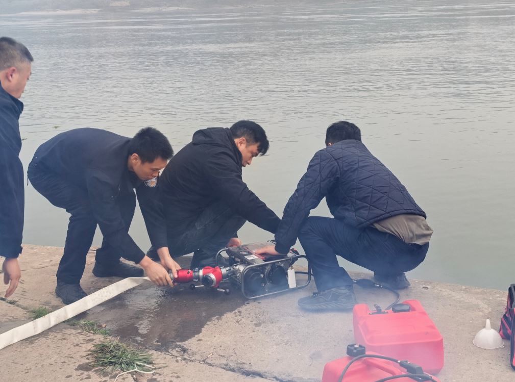 石门镇开展应急救援队伍实战化技能训练