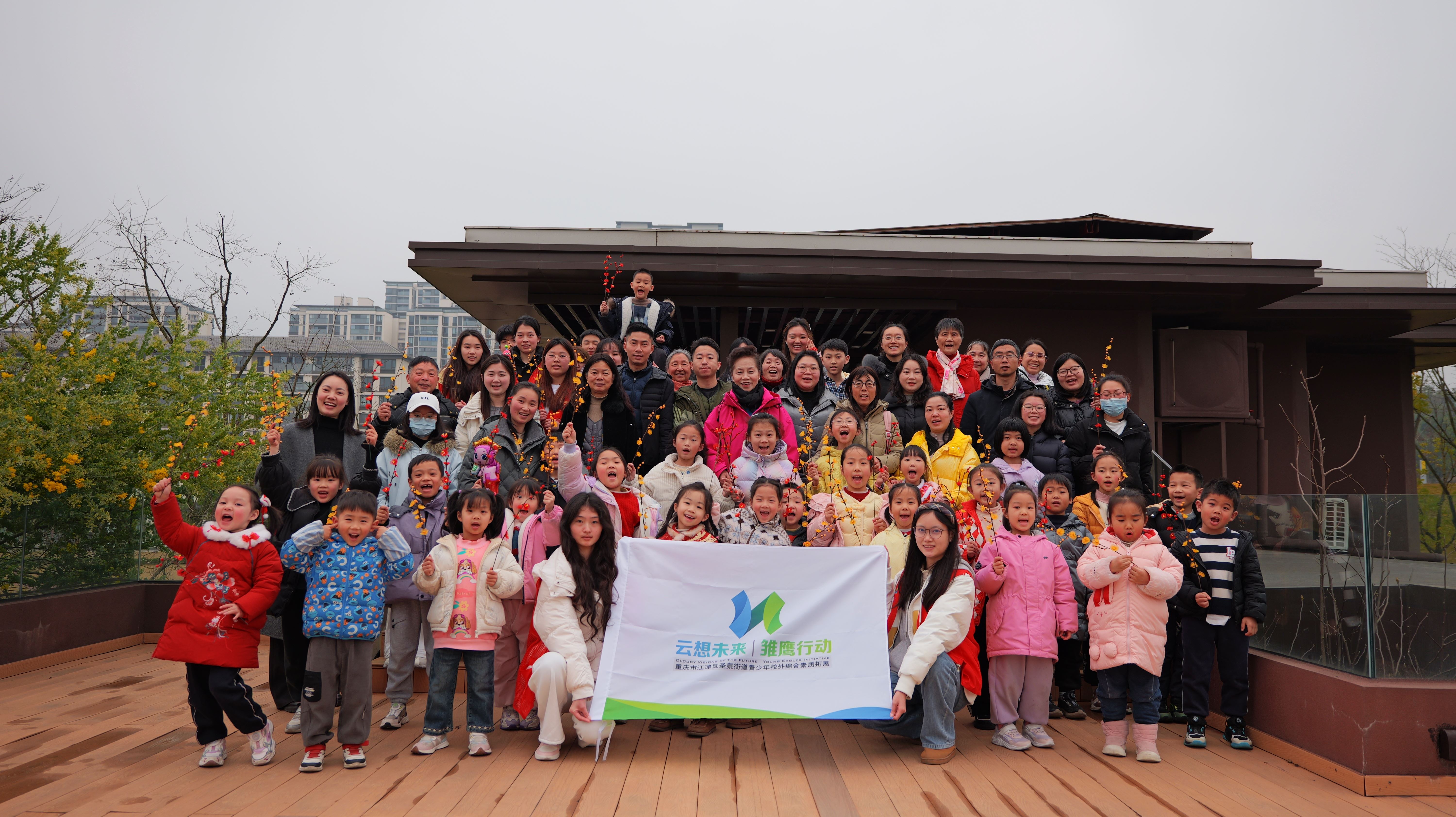 巧手生花迎新春,非遗传承润童心——圣泉街道“名师课堂”亲子手作课传承指尖技艺