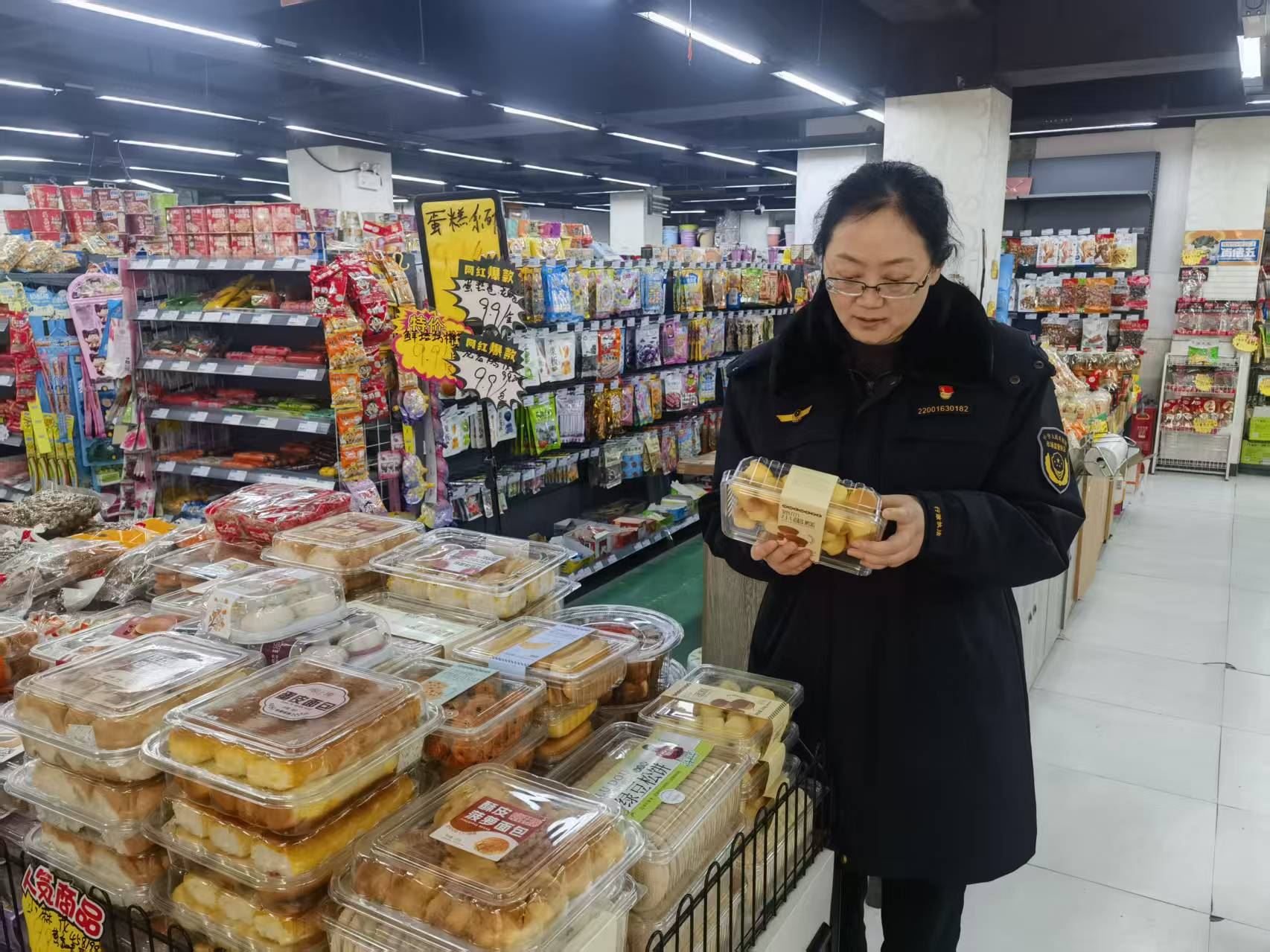 慈云镇市场监管所开展节前重点场所检查 守护祥瑞新春