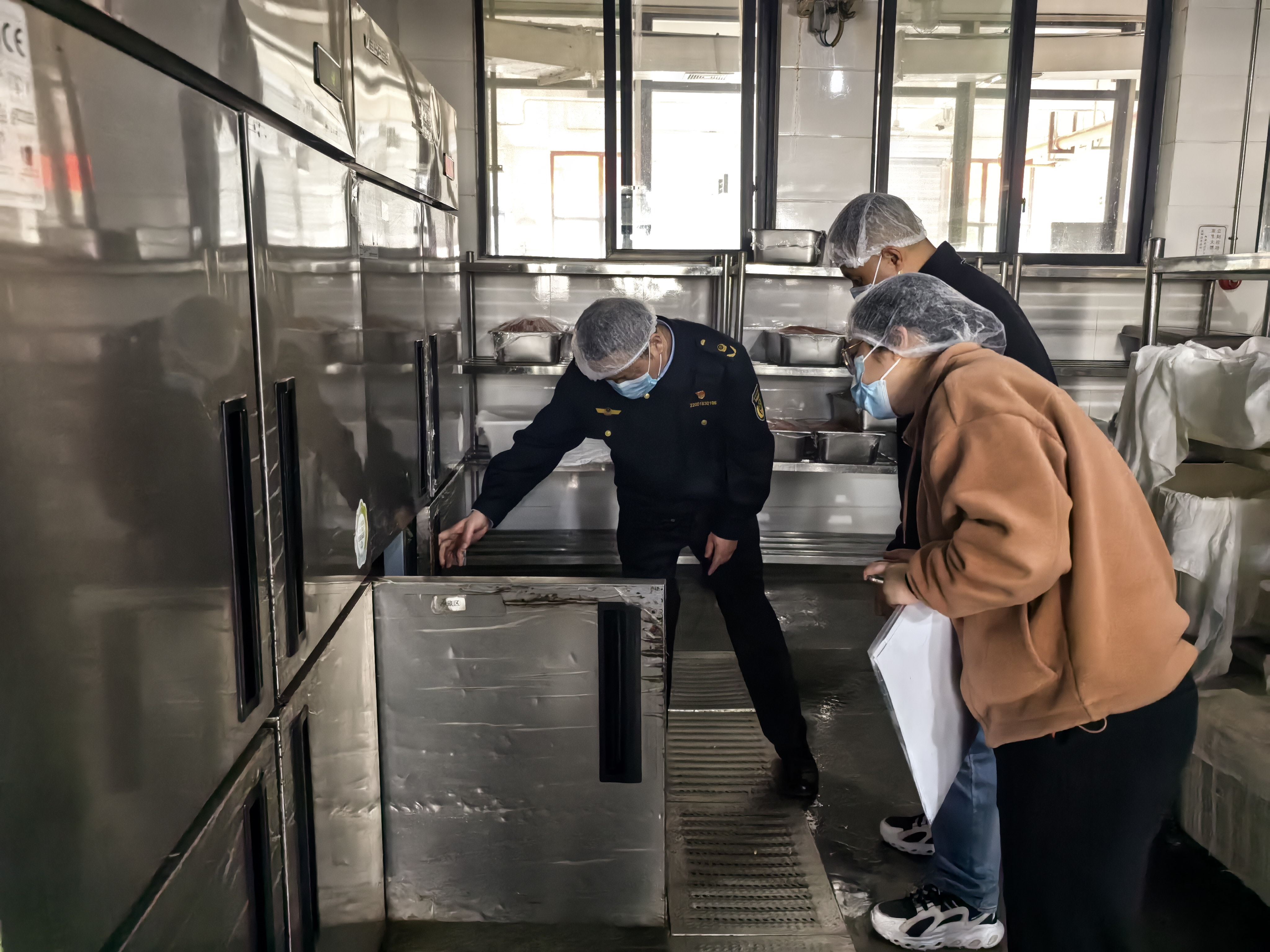 珞璜镇“组团体检”护航春季校园安全