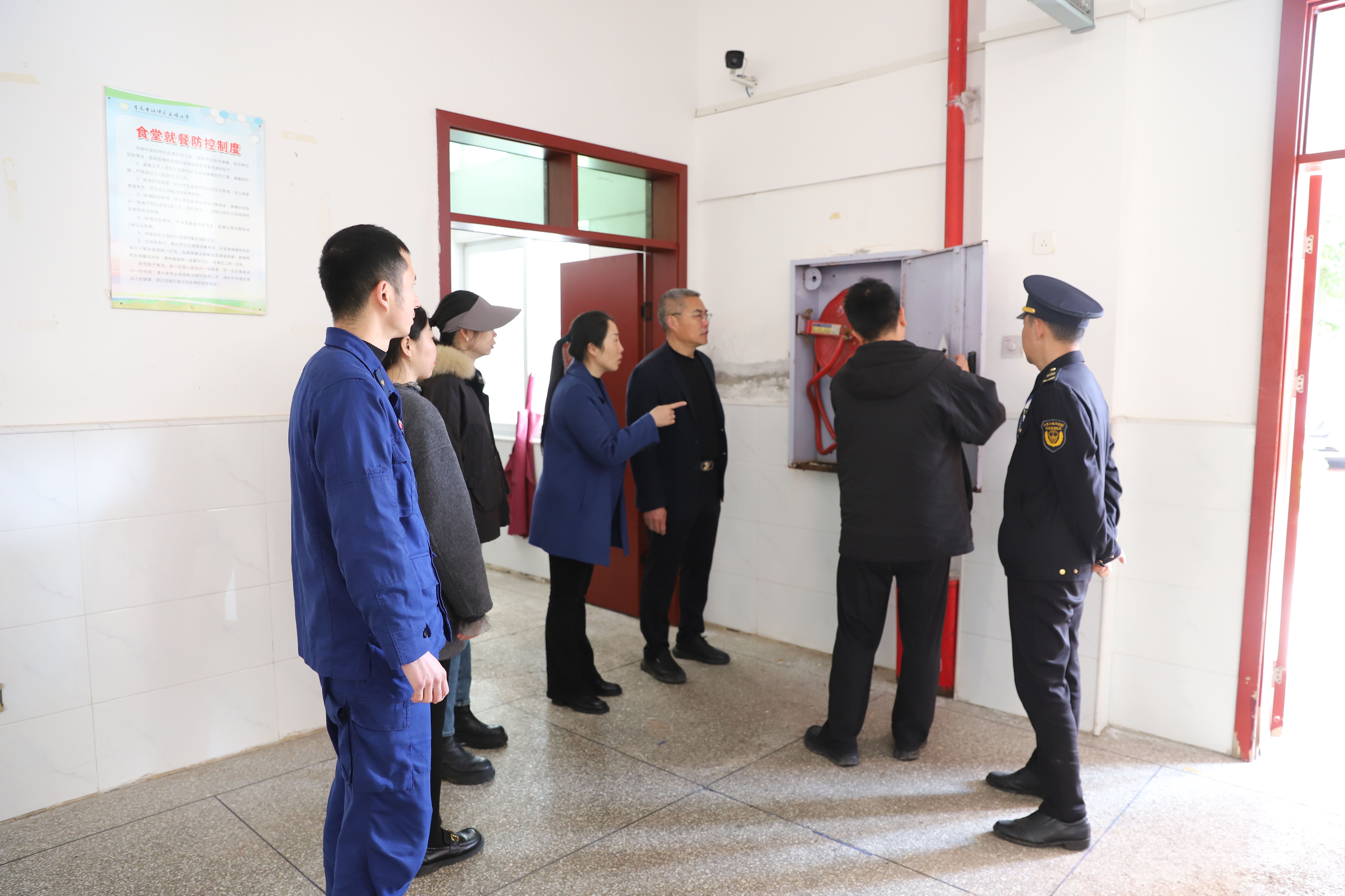 石蟆镇开展开学前联合检查 筑牢校园安全防线