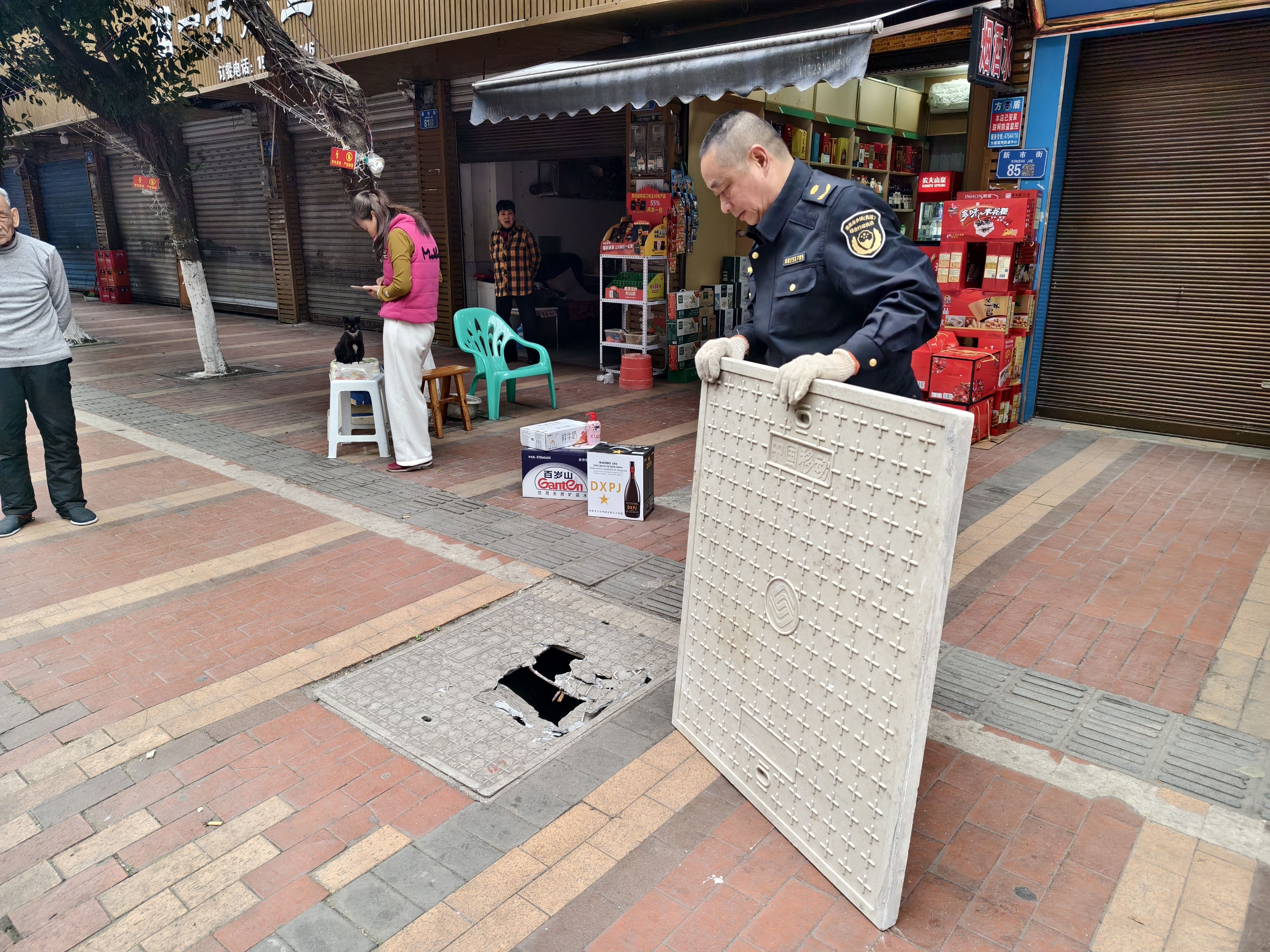 油溪镇：节后巡查护民生 设施维修保通畅