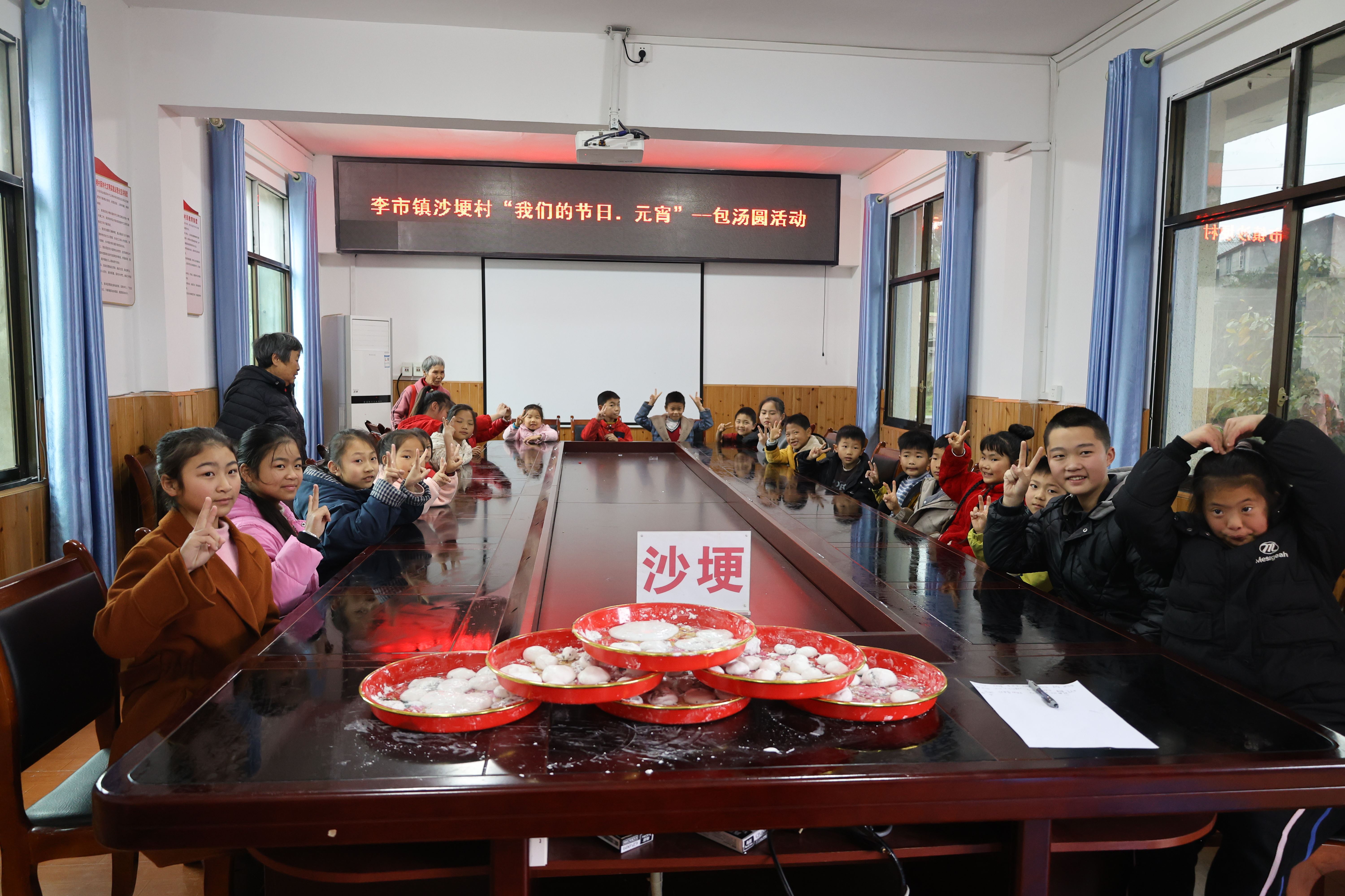 李市镇开展“我们的节日·元宵”包汤圆文化活动