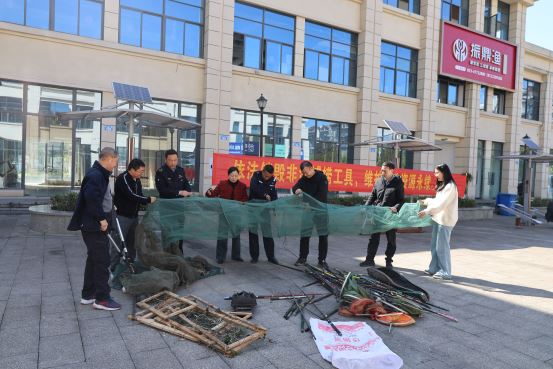 李市镇开展集中销毁非法捕捞工具活动