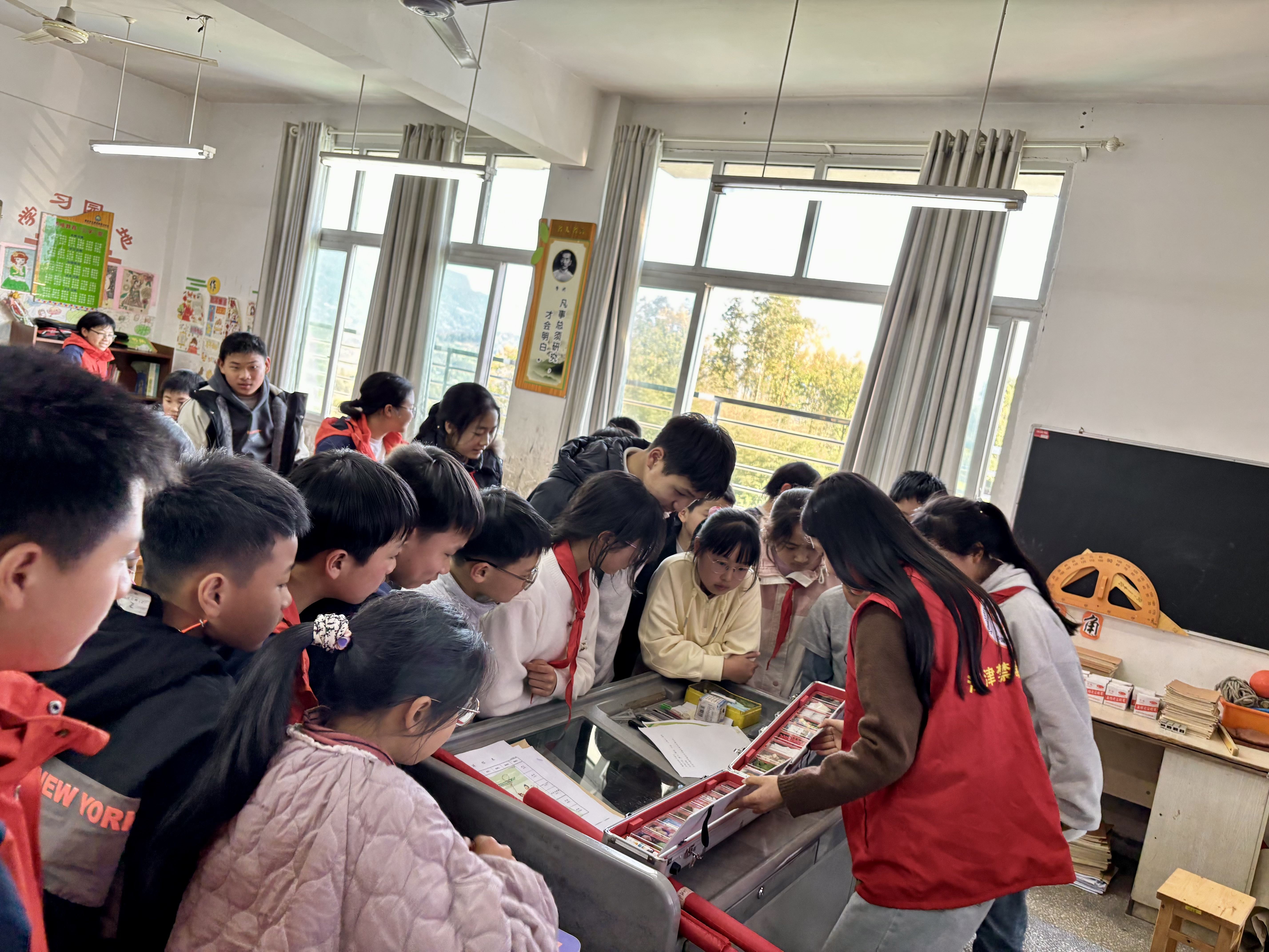 筑牢校园防毒墙 守护童心向阳光——蔡家镇禁毒宣传教育进校园活动