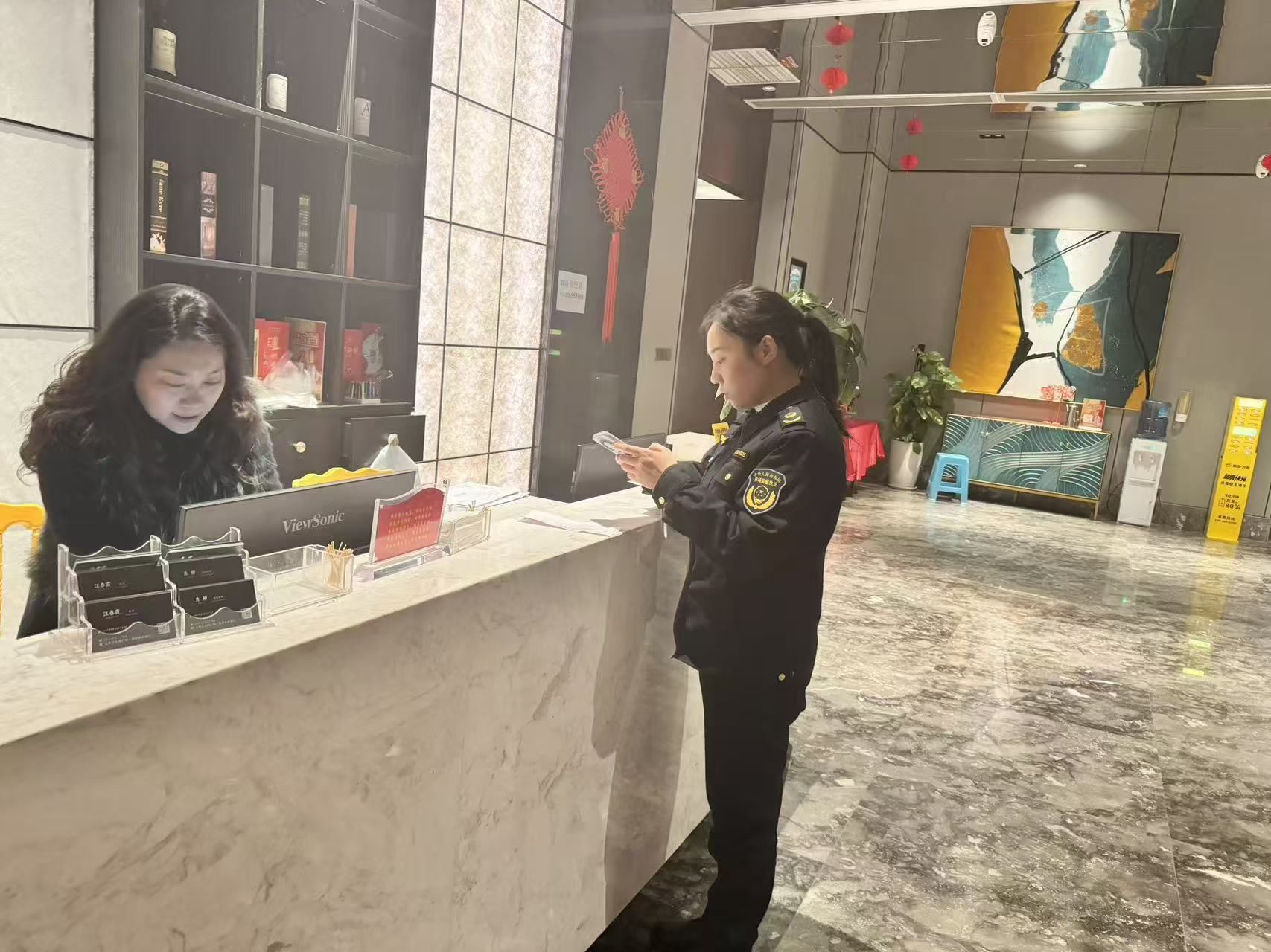 鼎山街道市场监管所开展食品安全重点领域检查“回头看”行动