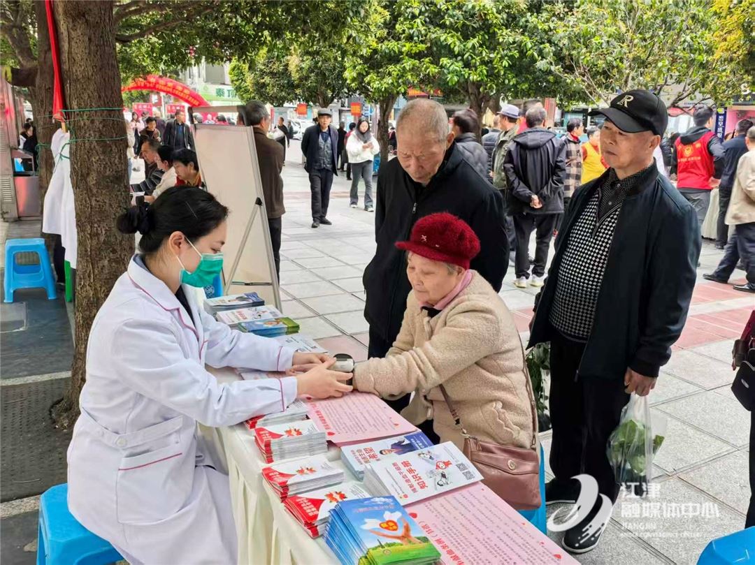 渝见好风尚聚力 津彩学雷锋同行