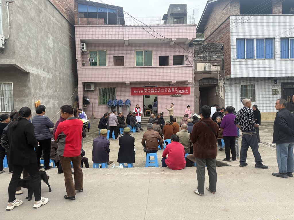 油溪镇蜂岗村开展免费体检活动 打通健康服务“最后一公里”