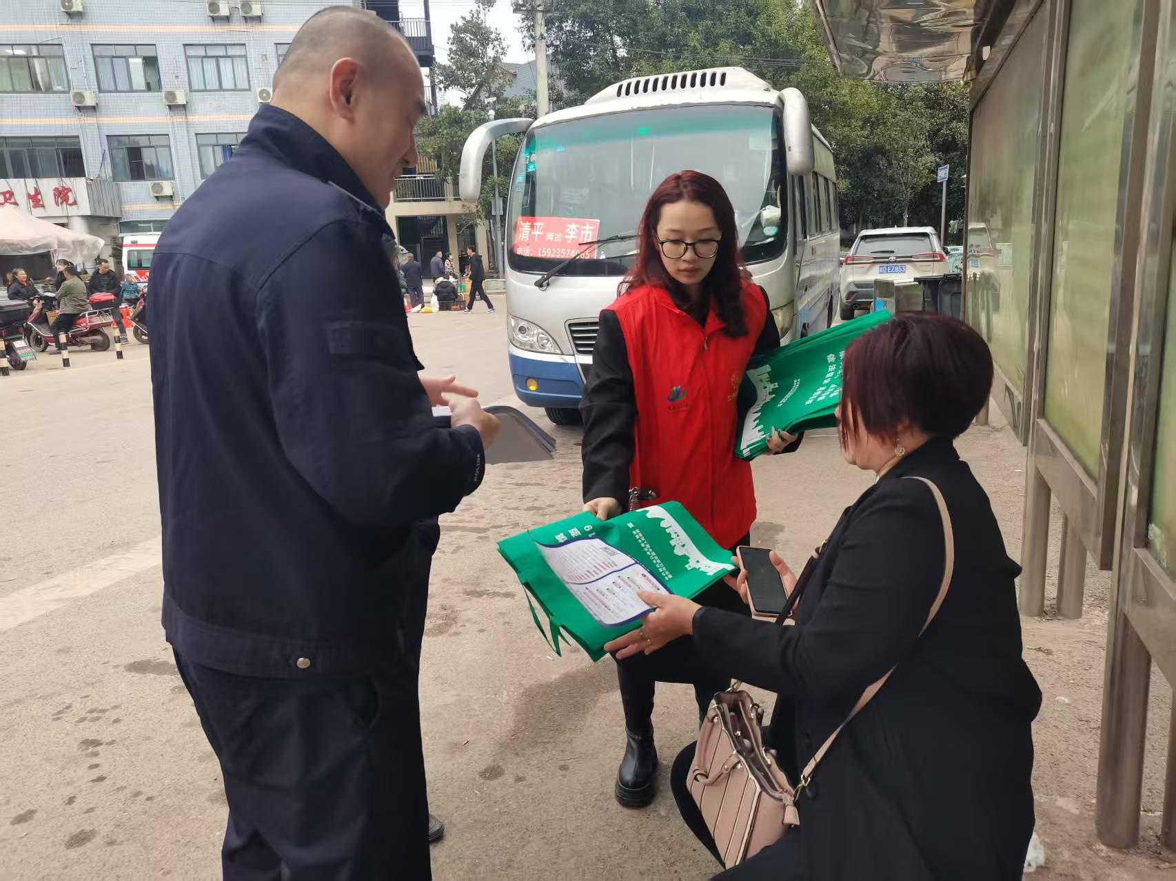 嘉平镇：反诈宣传进重点场所 筑牢群众安全“防护墙”