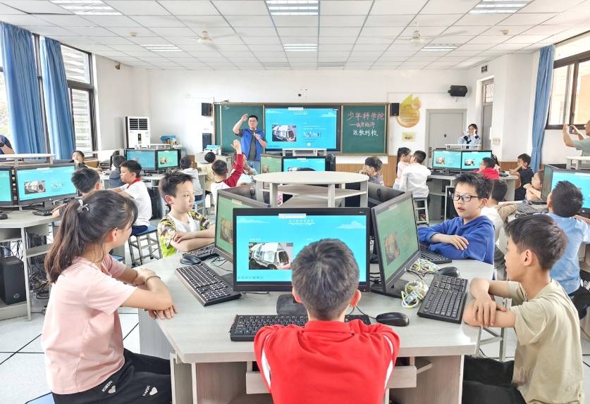 少年科学院为我区实验小学送教 科创课堂上共话前沿科技