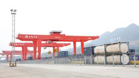 再添2台智能门吊，小南垭站装卸效率提升20%